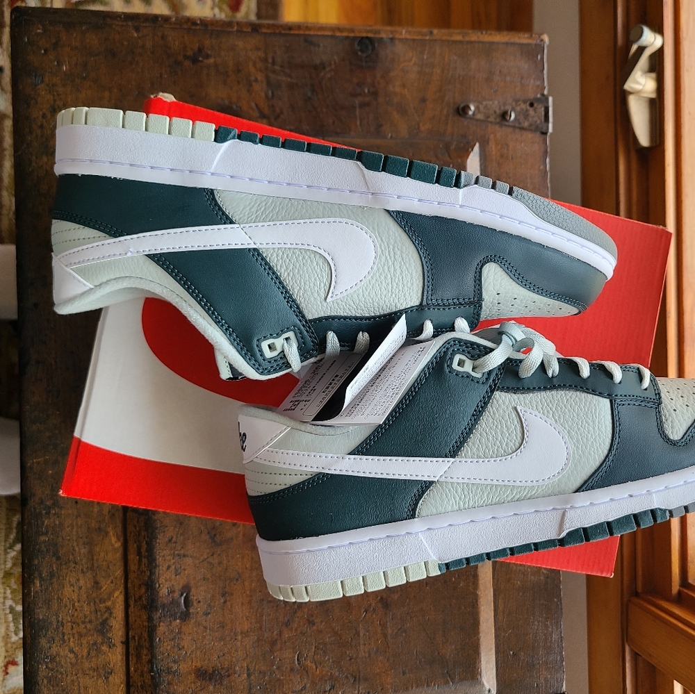 Men's NWT Nike dunk low size 10.5